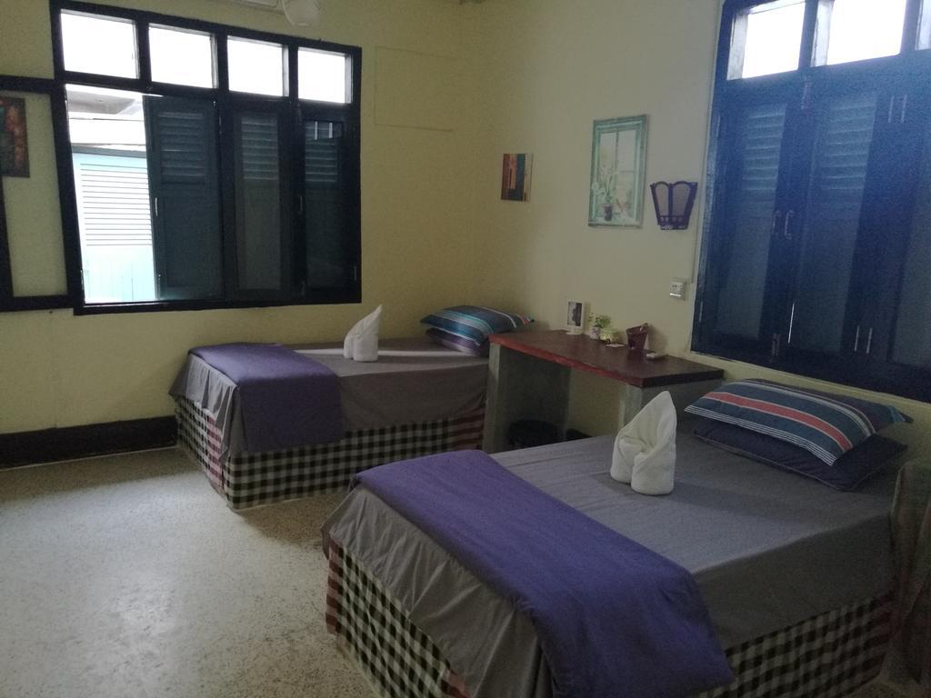 לואנג פרבאנג Viradesa Guesthouse מראה חיצוני תמונה